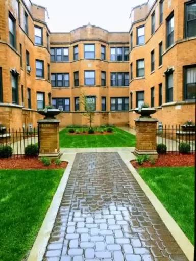 Main picture of 5162 W Montrose Ave