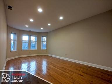 Main picture of 6501 N Claremont