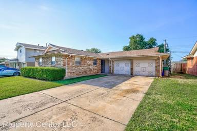 Main picture of 1304 SW 77th Ter
