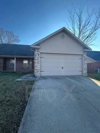 Main picture of 3005 SE Moberly Ln
