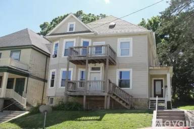 Main picture of 717 Caledonia Pl