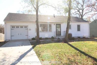 Main picture of 6311 W 72nd St