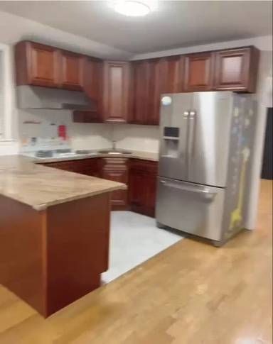 Main picture of 924 College Point Blvd