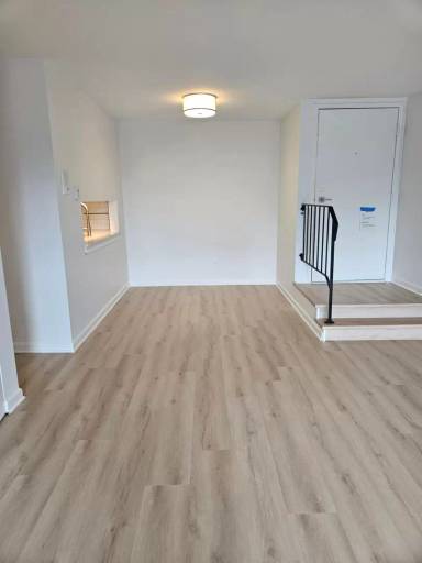 Main picture of 1049 S Main St