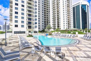 Main picture of Nine At Mary Brickell Village