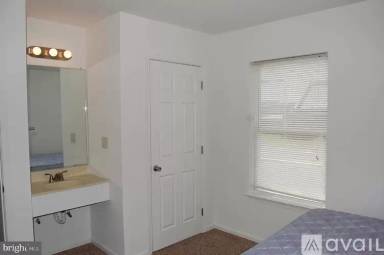 Main picture of 319 E College Ave