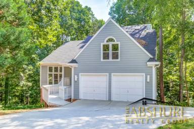 Main picture of 132 Trafalgar Ln