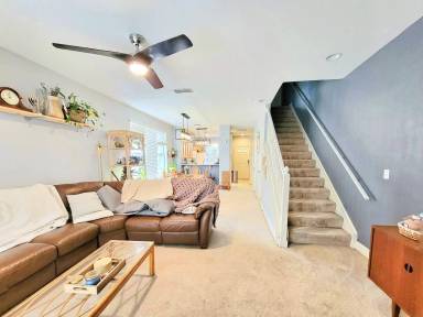 Main picture of 915 NW 21st Ave