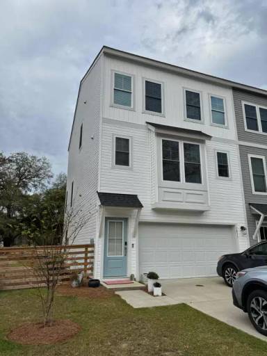 Main picture of 1033 Pettiford Pl