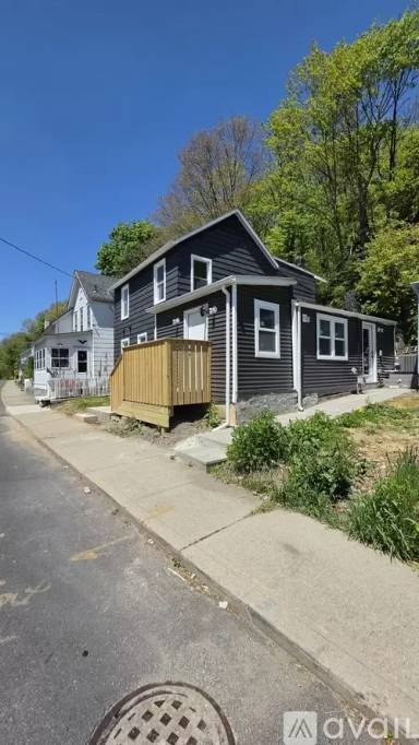 Main picture of 11 Grandview Ave