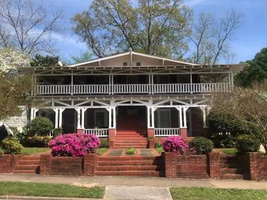 Main picture of 319 College St