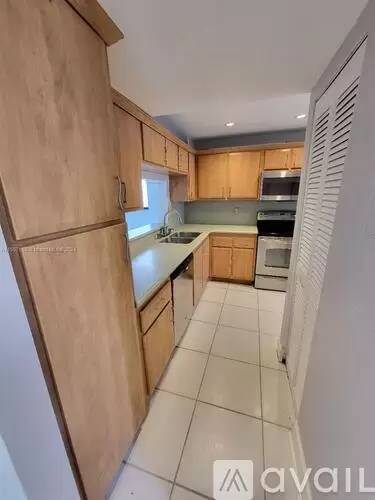 Main picture of 650 NE 195th St