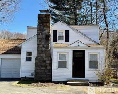 Main picture of 4 Evergreen Ave