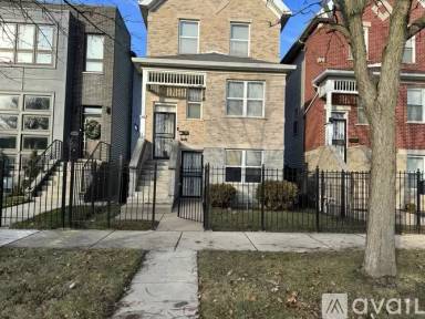 Main picture of 658 E 42nd St