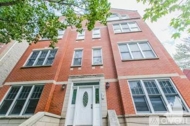 Main picture of 2715 N Wayne Ave