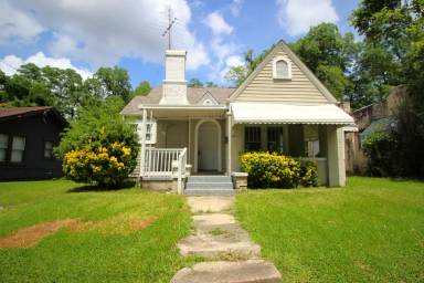 Main picture of 8211 Rugby Ave