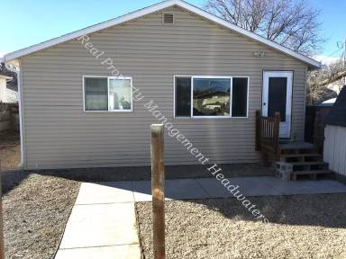 Main picture of 402 S Cedar St