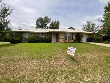 Main picture of 1692 Stacey St