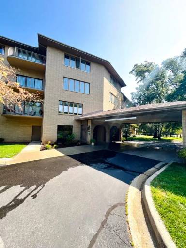 Main picture of 4040 Greenleaf Cir