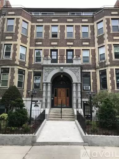 Main picture of 390 Riverway