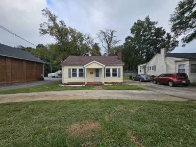 Main picture of 808 E Main St