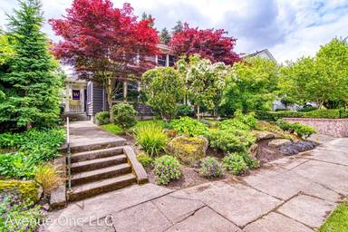 Main picture of 2137 E Hamlin St