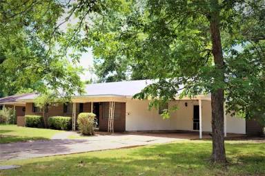 Main picture of 8940 Hilton Dr