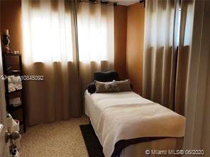 Main picture of 9610 Memorial Rd