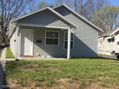 Main picture of 209 E Adams St