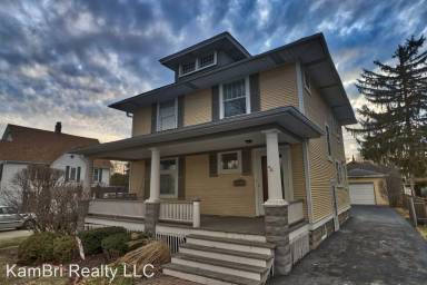 Main picture of 4724 Main St
