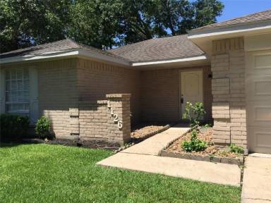 Main picture of 1126 W Belgravia Dr