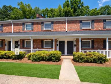Main picture of 1215 Green Oaks Ln