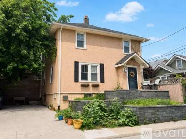 Main picture of 810 N 49th St
