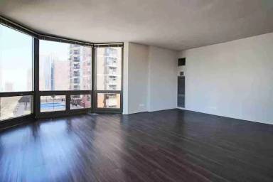 Main picture of 1138 N Dearborn St