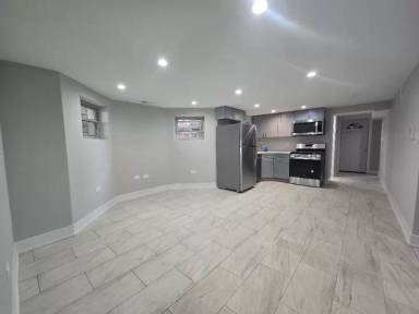 Main picture of 2449 W Leland Ave