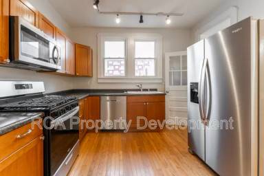 Main picture of 1015 E Morris St