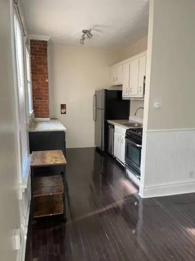 Main picture of 105 1/2 W 1st Ave