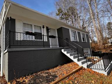 Main picture of 106 Camelot Dr