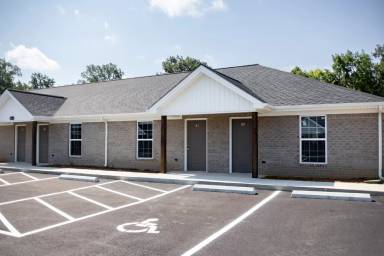 Main picture of 406 Bailey Rd