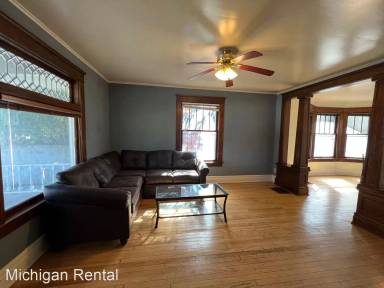 Main picture of 207 Miller Ave