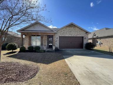 Main picture of 111 Barnyard Way