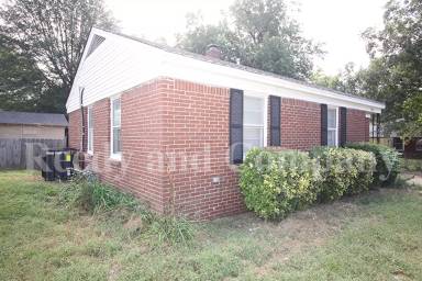Main picture of 2352 Imogene St