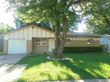 Main picture of 421 S Hickory Ave