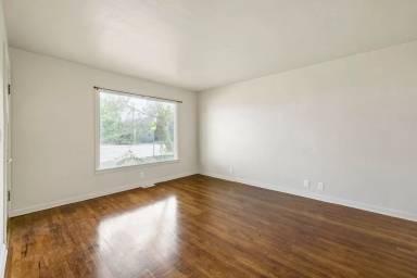Main picture of 207 W 8th St