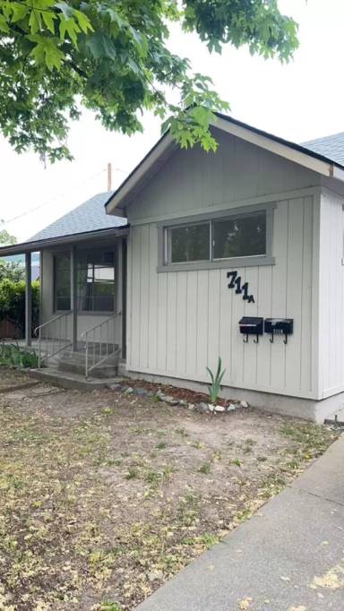 Main picture of 711 SW 4th St