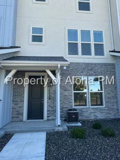 Main picture of 1724 N Shamrock Ave
