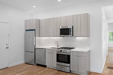 Main picture of 370 Orchard St