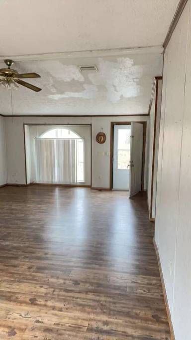 Main picture of 502 Wagon Wheel Rd