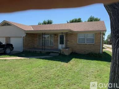 Main picture of 901 S Clifton Ave