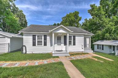 Main picture of 1050 Delawana St